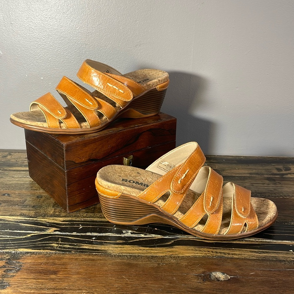 Romika heeled sandal size 40 very comfortable on!  Nice sized heel for walking